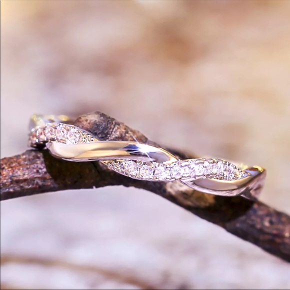 New Round Cut Twist 925 Silver Diamond Ring 💍 - Picture 6 of 7